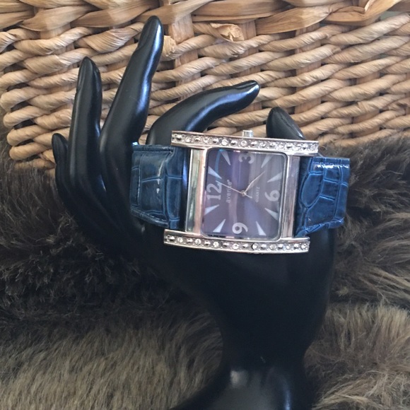 Ladies Avenue blue croc embossed rhinestone watch - Picture 2 of 8